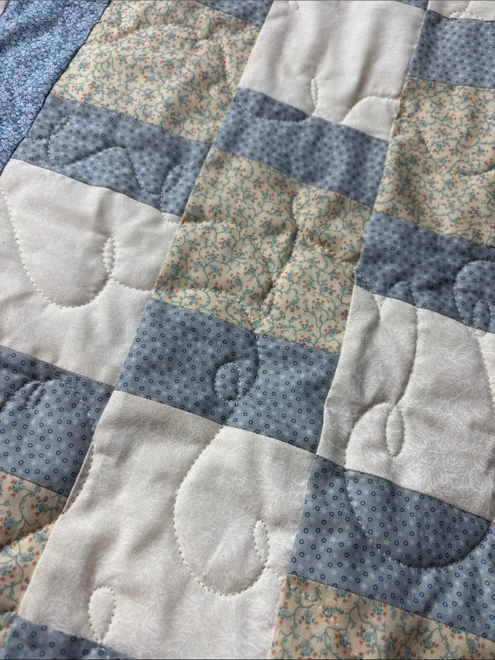 Classic Patchwork Quilt - Blue and Cream